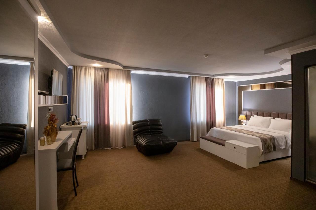 Hotel Georgia Gold Gori Esterno foto