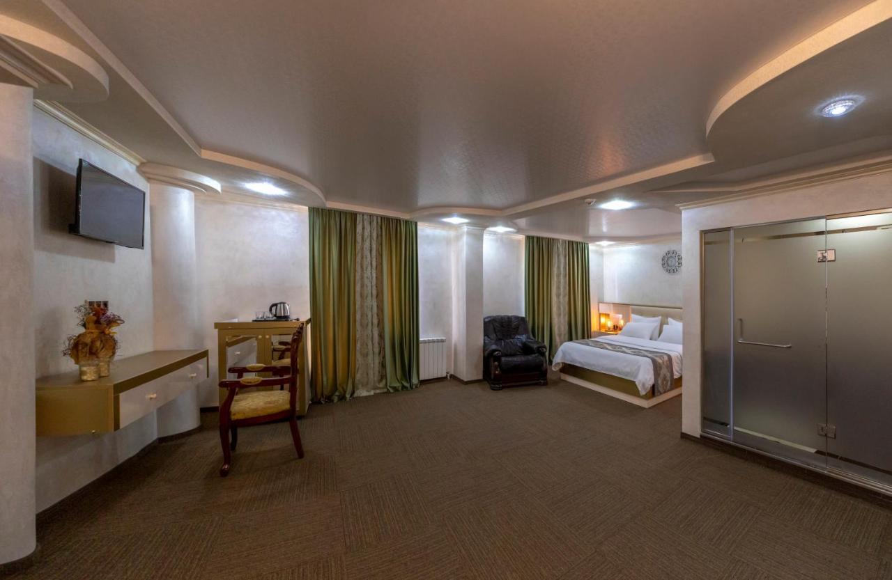 Hotel Georgia Gold Gori Esterno foto