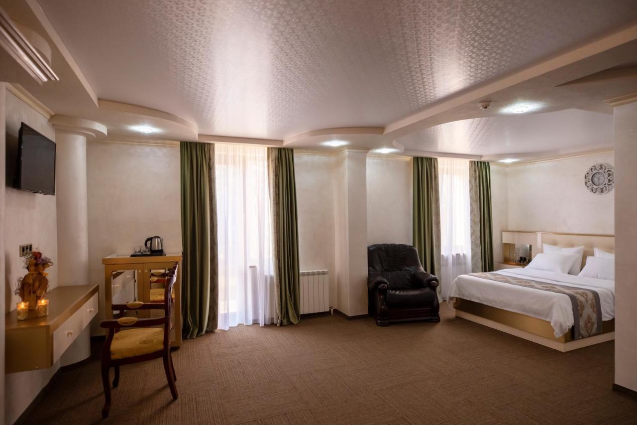Hotel Georgia Gold Gori Esterno foto
