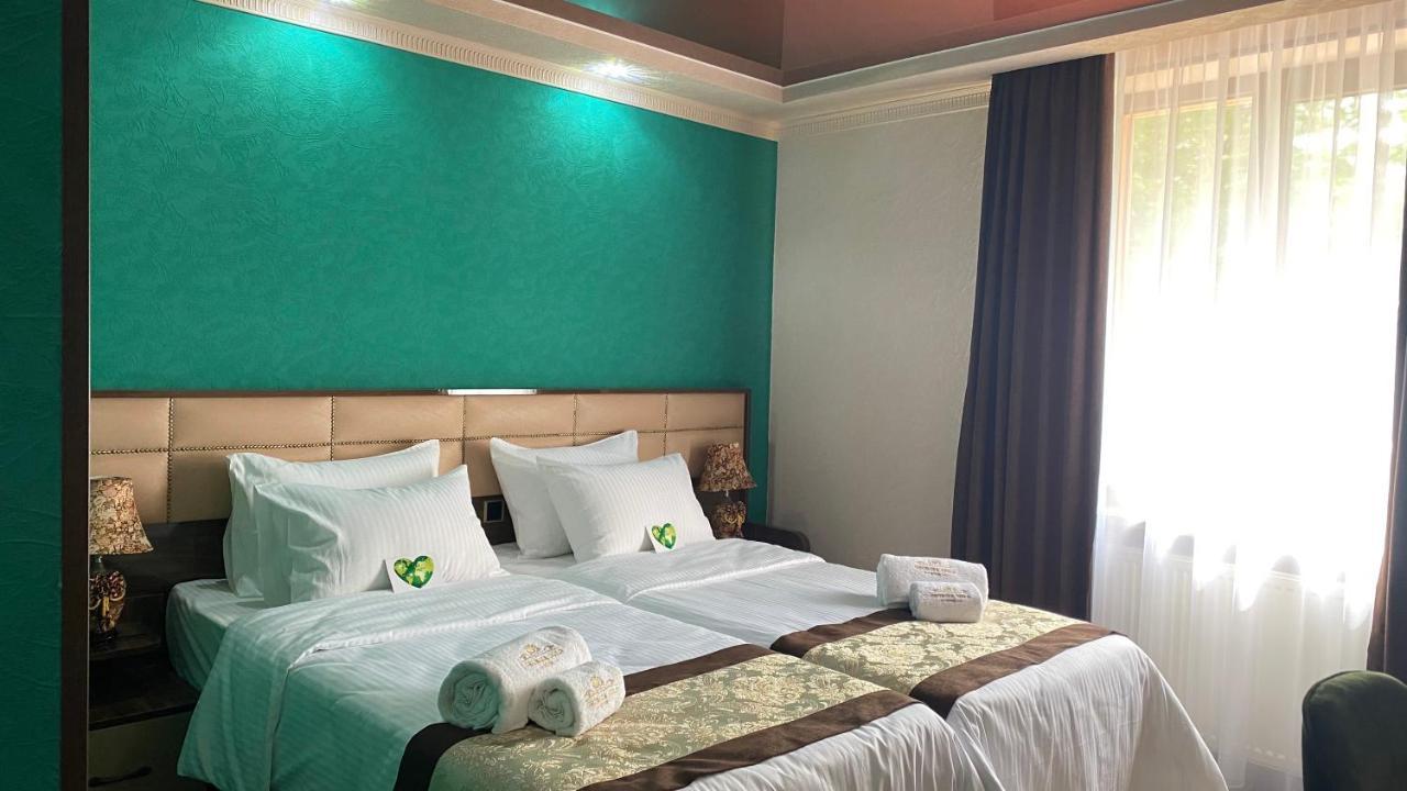 Hotel Georgia Gold Gori Esterno foto